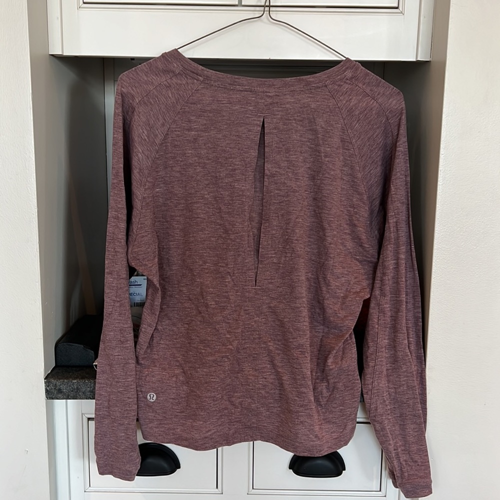 Lululemon cropped long sleeve top with slit in back - Picture 2 of 2
